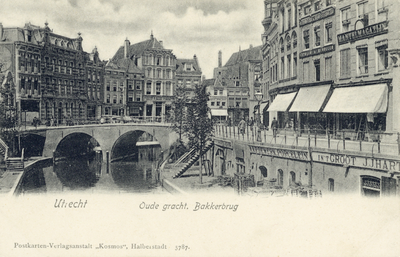 1353 Gezicht op de Oudegracht Weerdzijde te Utrecht, met op de achtergrond de Bakkerbrug.